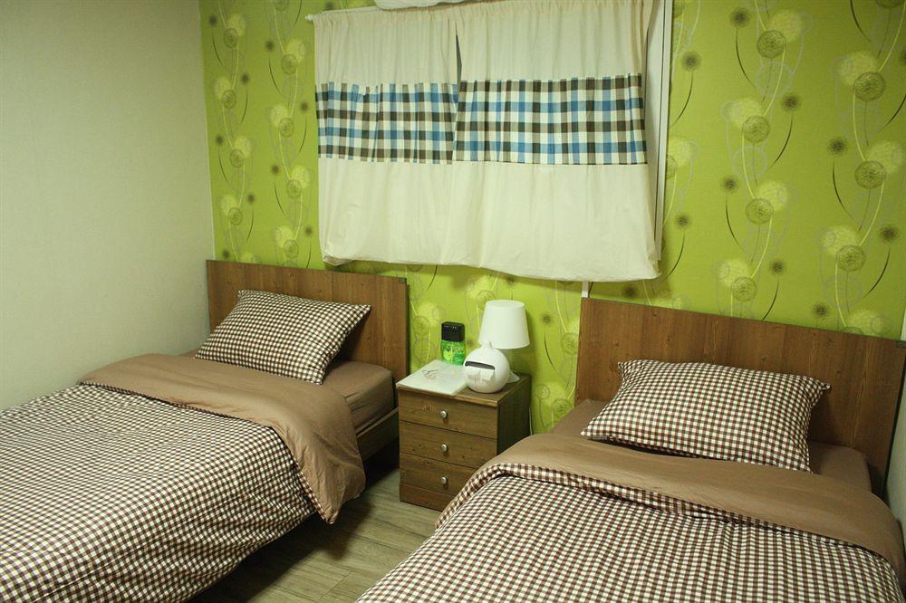 Lee & No Guesthouse Hongdae Сеул Экстерьер фото