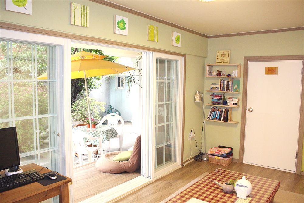 Lee & No Guesthouse Hongdae Сеул Экстерьер фото