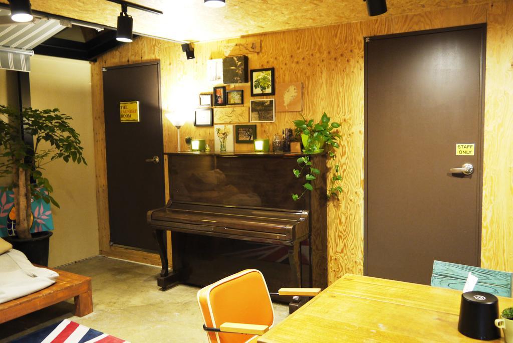 Lee & No Guesthouse Hongdae Сеул Экстерьер фото