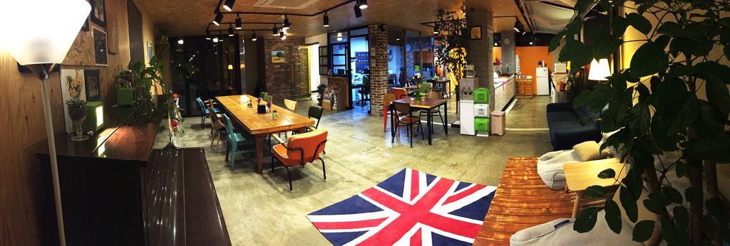 Lee & No Guesthouse Hongdae Сеул Экстерьер фото