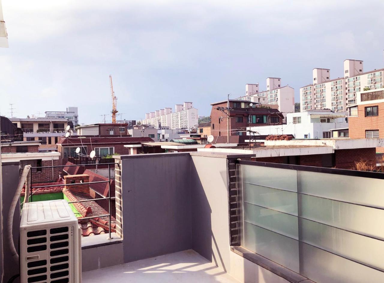Lee & No Guesthouse Hongdae Сеул Экстерьер фото