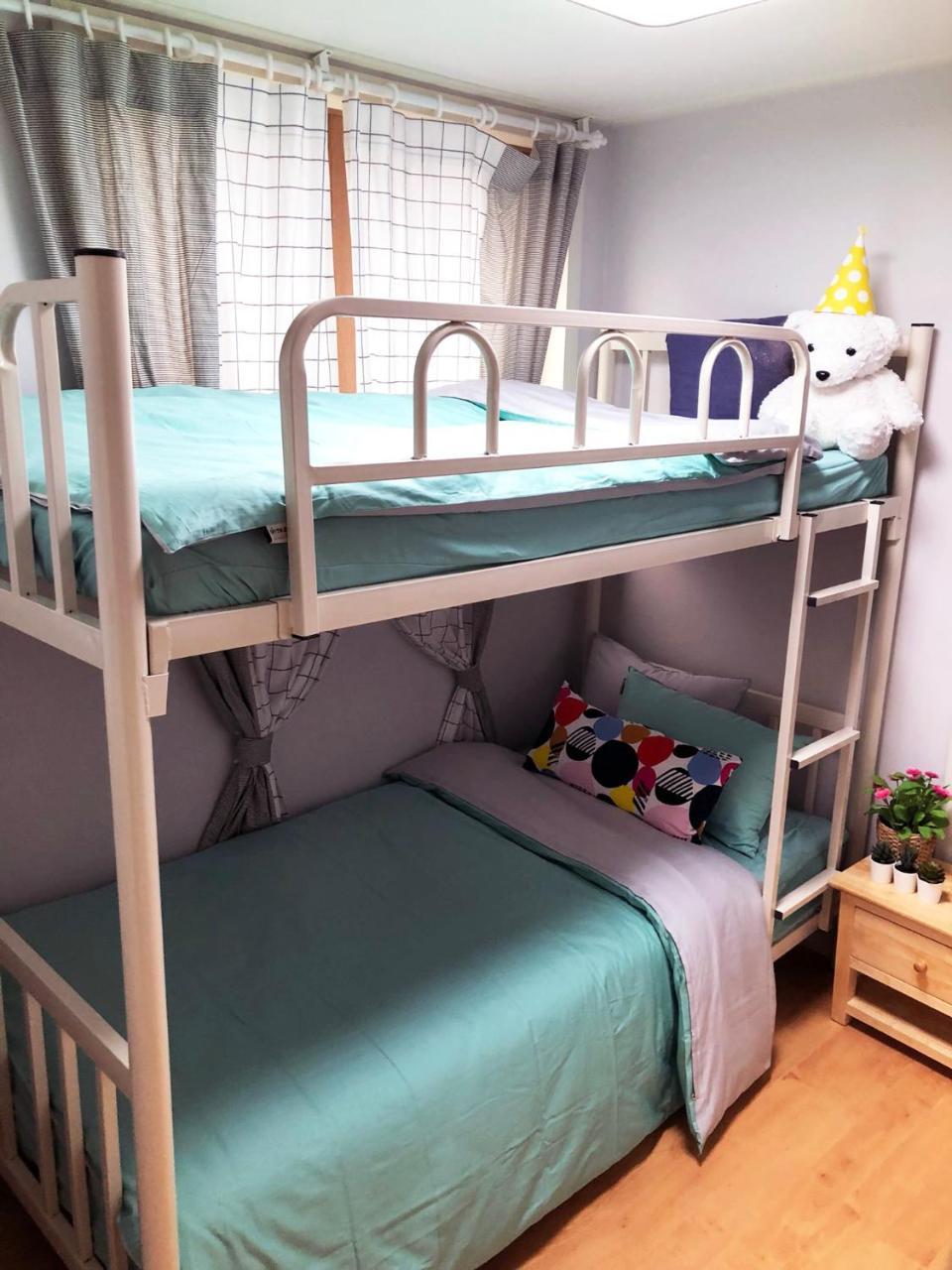 Lee & No Guesthouse Hongdae Сеул Экстерьер фото