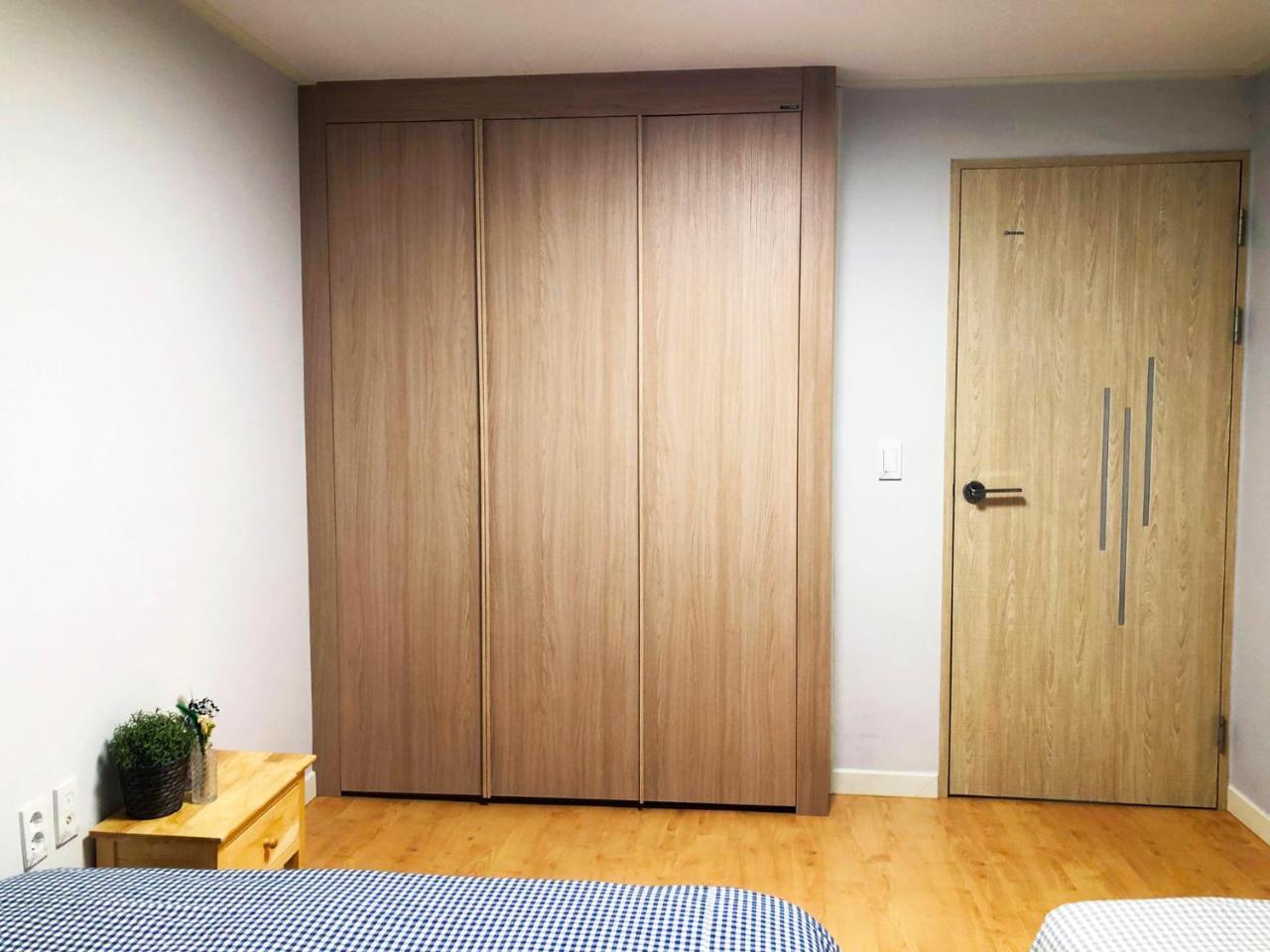 Lee & No Guesthouse Hongdae Сеул Экстерьер фото