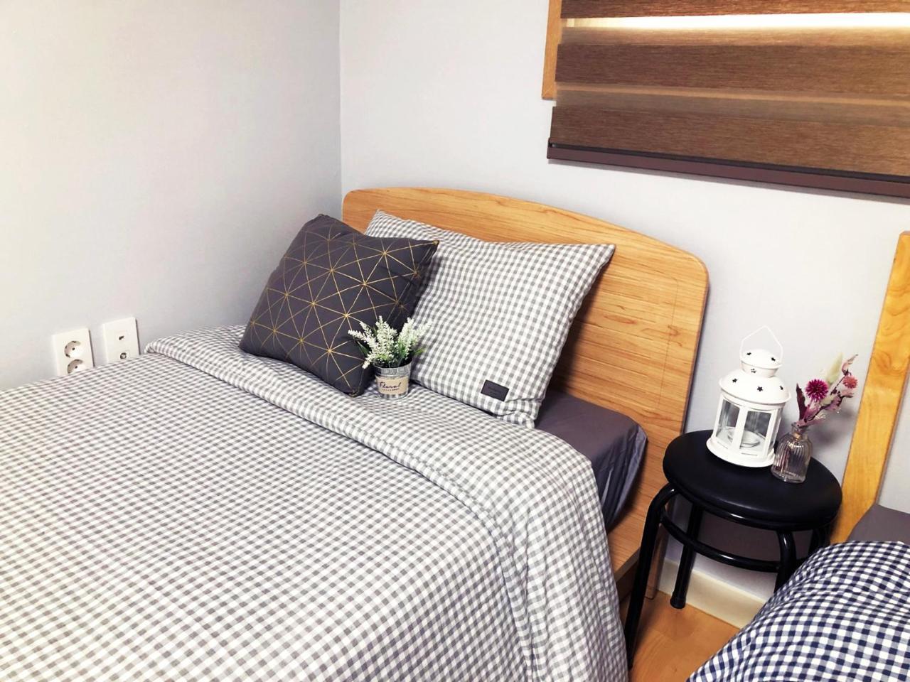 Lee & No Guesthouse Hongdae Сеул Экстерьер фото