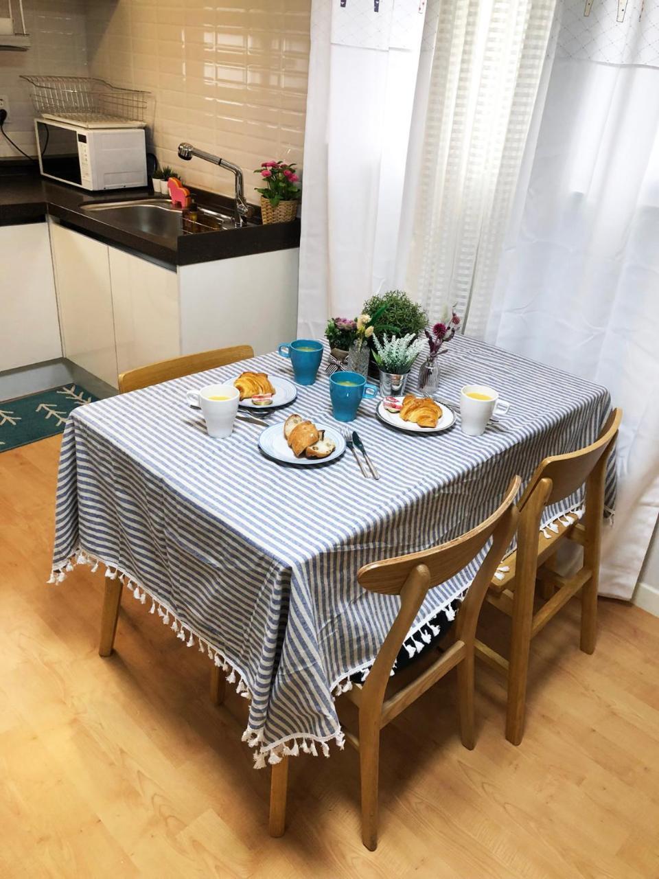 Lee & No Guesthouse Hongdae Сеул Экстерьер фото