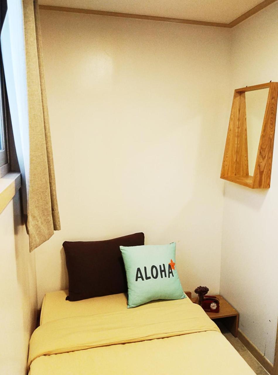 Lee & No Guesthouse Hongdae Сеул Экстерьер фото