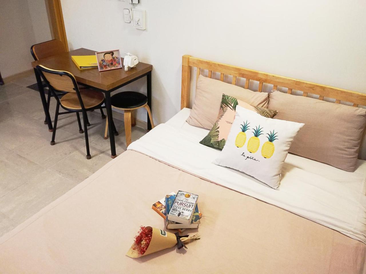 Lee & No Guesthouse Hongdae Сеул Экстерьер фото