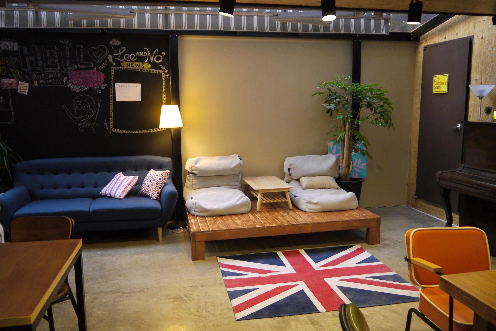 Lee & No Guesthouse Hongdae Сеул Экстерьер фото